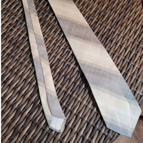 NWT Vntg Mallory & Church Taupe Gray Striped Men’s Tie 56x2 Deadstock Retro - Picture 4 of 5